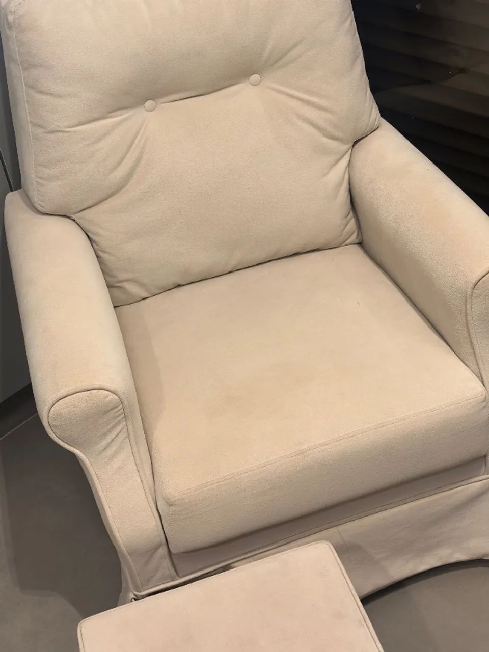 Poltrona amamentação com balanço e puff - Foto 2