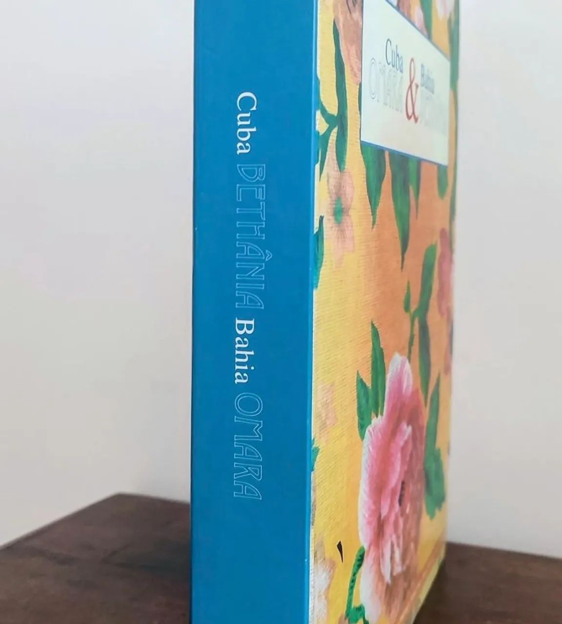 Edição limitada - Maria Bethânia e Omara Portuondo (DVD + livro) - Foto 2