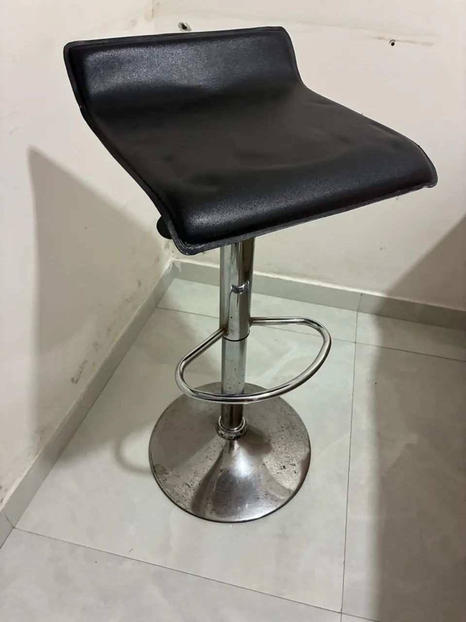 02 banquetas para sala