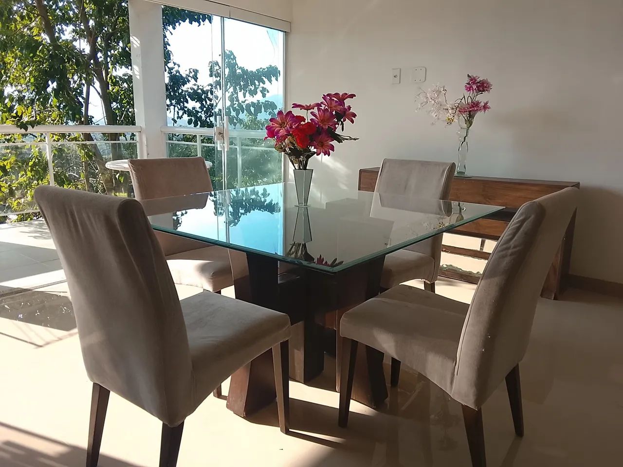 Mesa de jantar com quatro cadeiras  - Foto 5