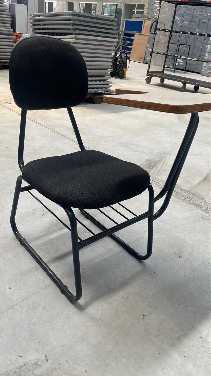 Cadeira escolar com suporte material