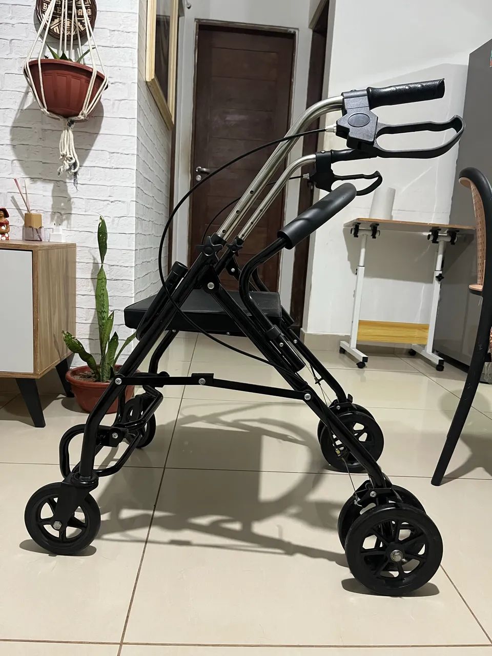 ANDAJÁR ACOPLADO COM UMA CADEIRA DE RODAS - Foto 2