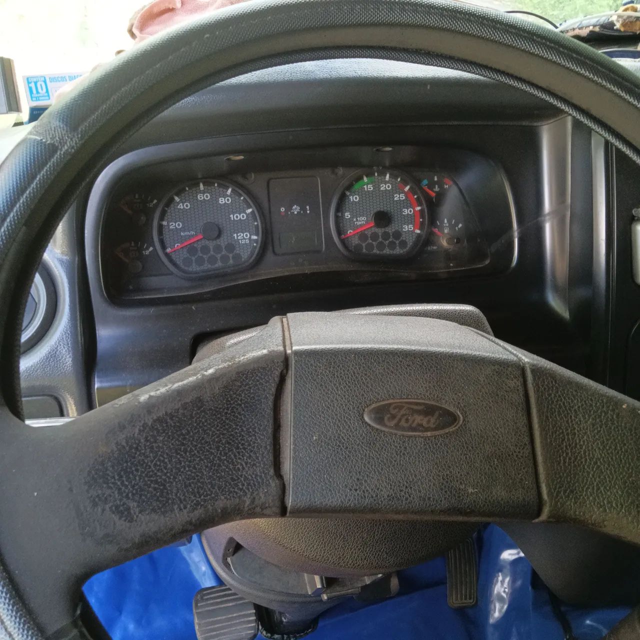 Vendo este lindo caminhão Ford Cargo 2429,ano 2013 Baú com 10m de comprimento , 18 palates - Foto 3