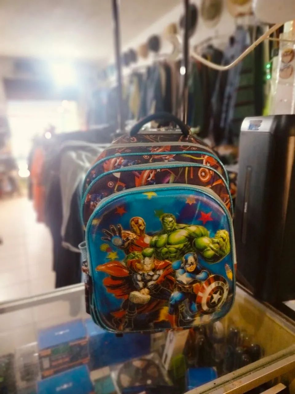 Mochila escolar de Rodinhas Seminova Super heróis  - Foto 2