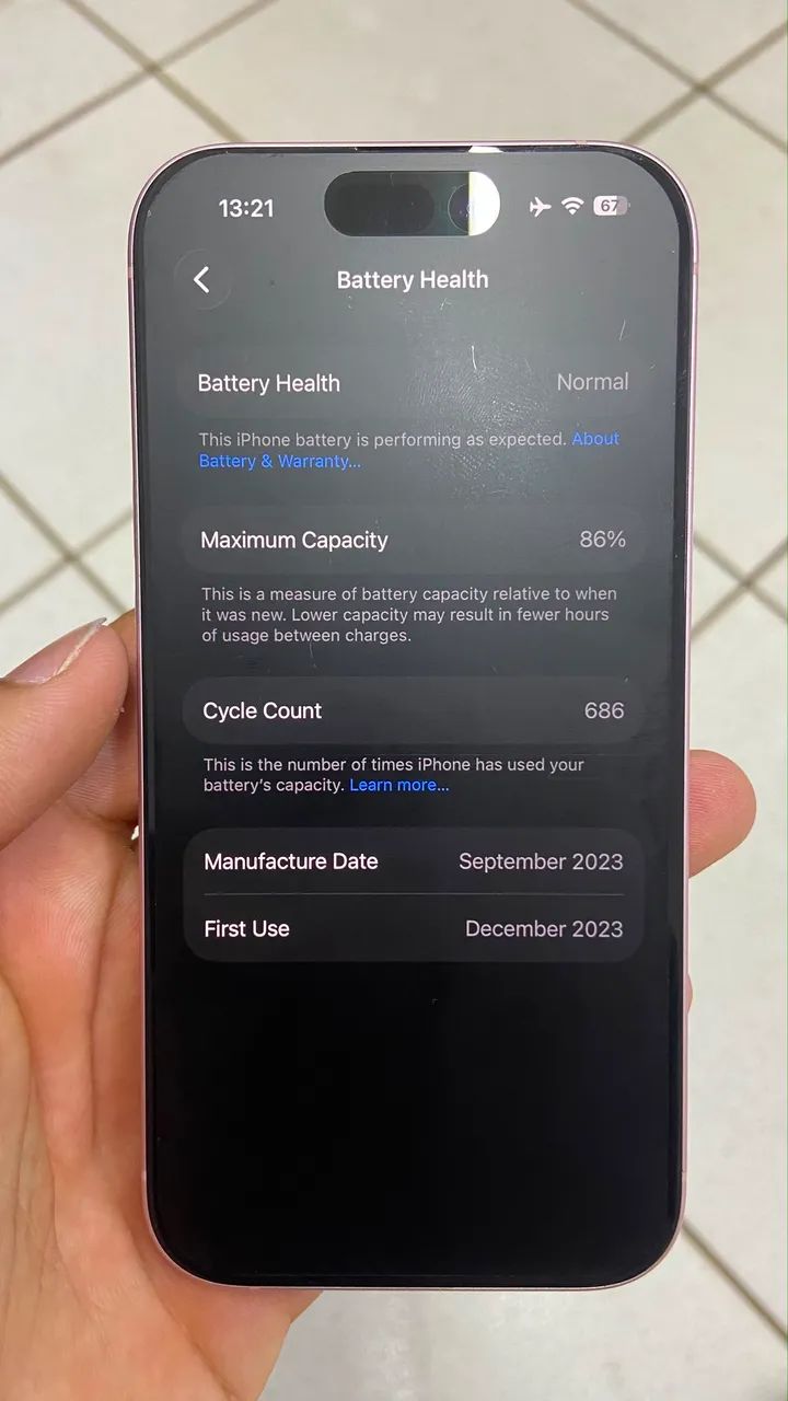 Vende-se iPhone 15 - Rosa - 128 GB - Bateria 86% - Foto 2