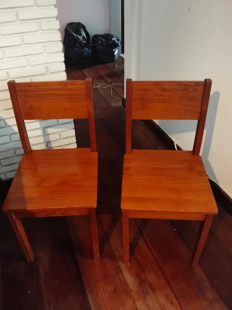 Mesa de madeira maciça de jantar com 4 cadeiras - Foto 3