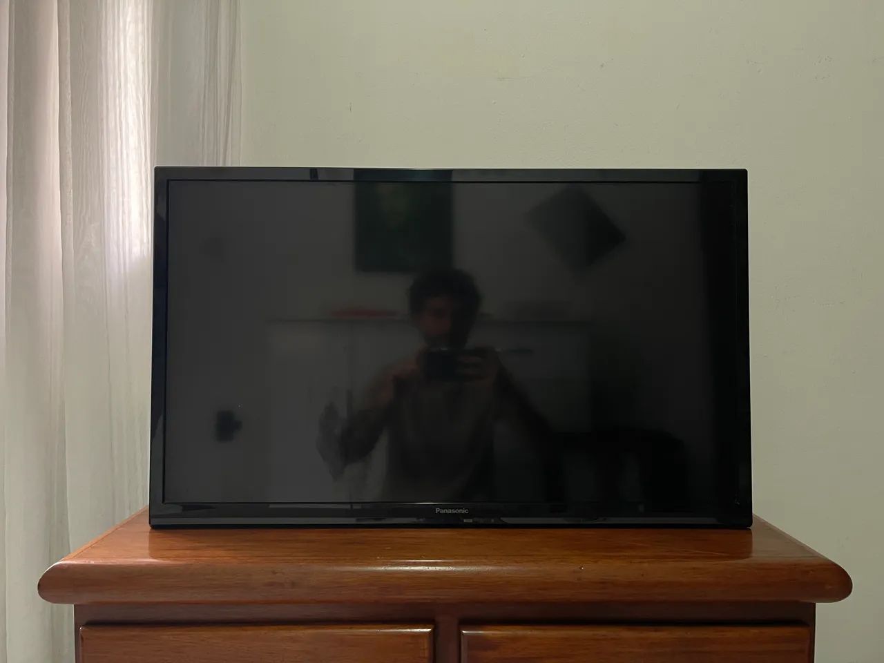 TV Panasonic 32? LCD VIERA - Com 2 Entradas HDMI e USB - Excelente Estado