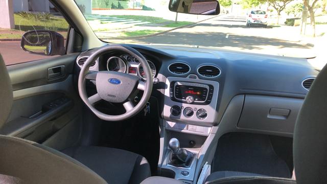 Focus 2.0 16v bem conservado, 4 pneus novos, baixo km, sou segundo dono - Foto 6