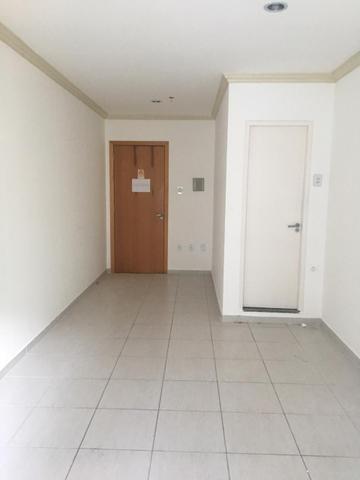 OPORTUNIDADE! Sala comercial com 22m2 na Avenida Tancredo Neves!
