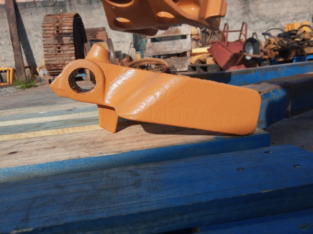 Trava do retro ?Trinco? retroescavadeira CASE 580L/ M ? p/n 379941A1 - Foto 2