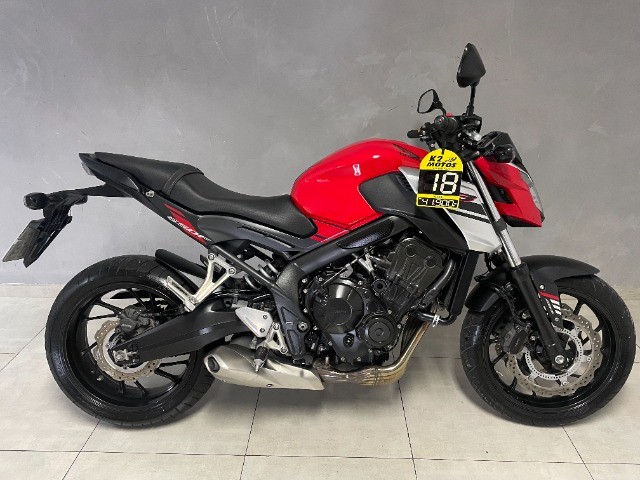 HONDA CB650F VERMELHA  2018  ACOMPANHA MANUAL, CHAVE RESERVA APENAS 25.822KM