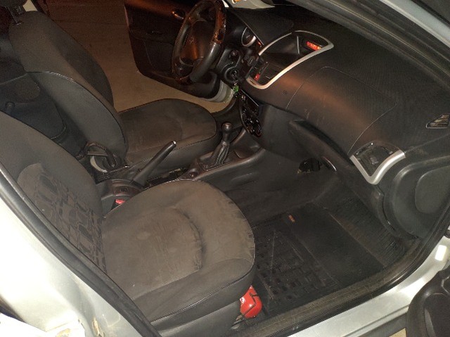 PEUGEOT PASSION SEDAN 207 1.4 XR COMPLETO