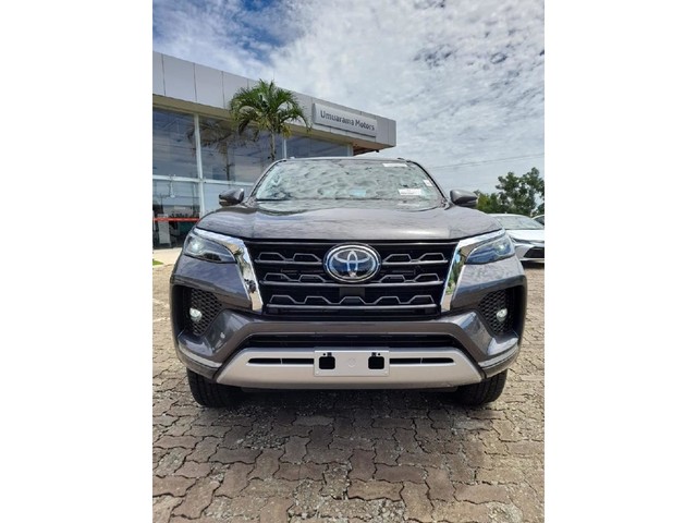 TOYOTA HILUX SW4 2.8 D-4D TURBO DIESEL SRX 7L / PARA PEDIDO