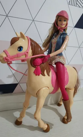 BARBIE FAMILY MATTEL COM CAVALO ARTICULADO EM BOM ESTAD