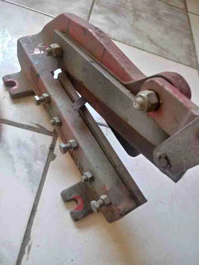 Vendo policort skil com bancada lixadeira bosh grande e tisoura de cortar chapa  - Foto 3