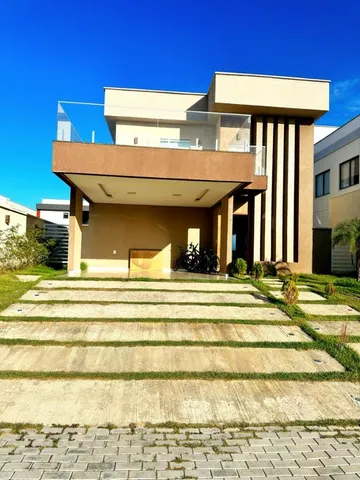 Duplex de alto padrão com amplo espaço para piscina na Cidade Alpha