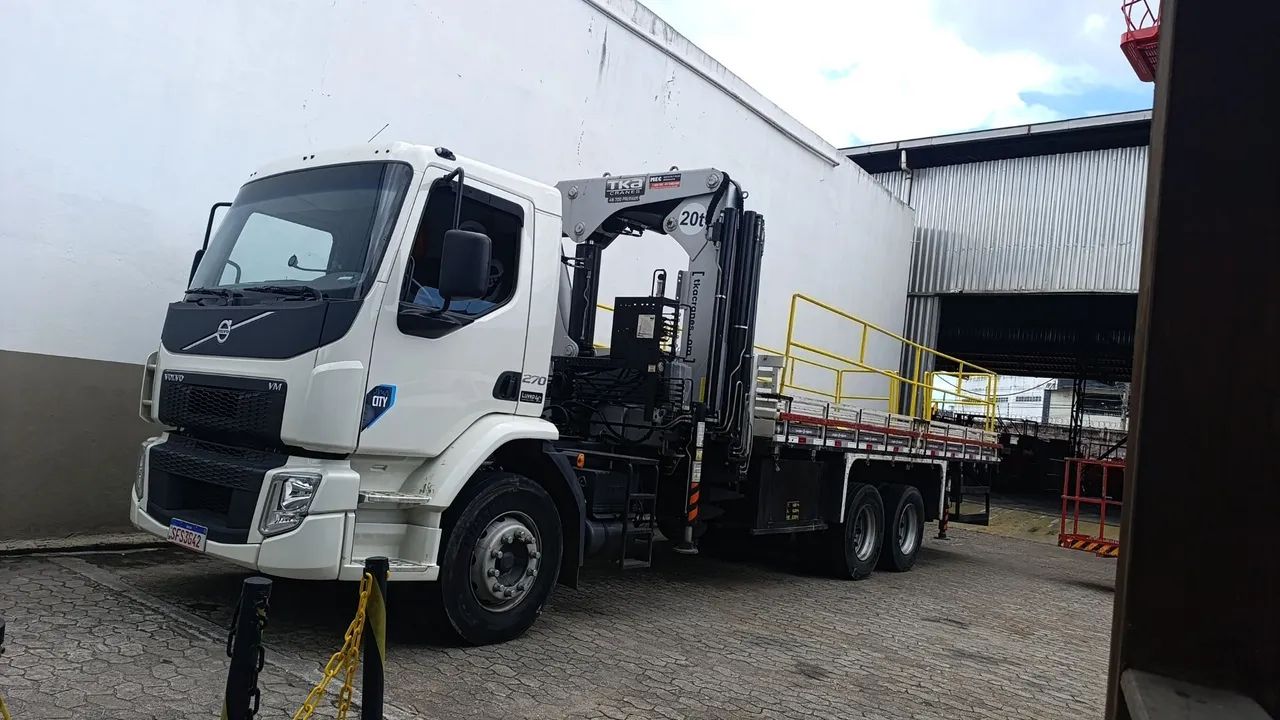 Caminhão munck disponível, GUINDASTES 70 85 e 100 toneladas disponível. - Foto 3