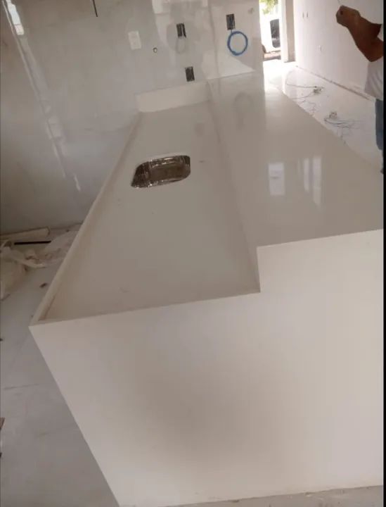 Ilha no Silestone Branco Prime no condomínio Terras Alphaville 