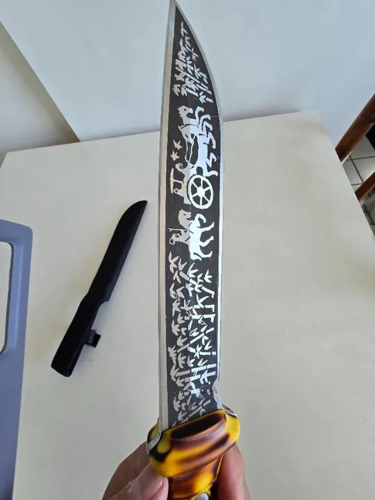 Faca de Caça e Pesca com Lâmina Desenhada - Foto 3