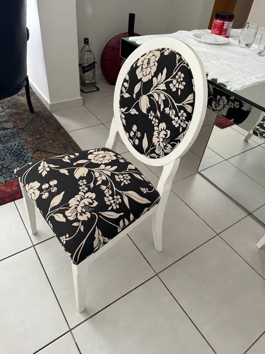 Cadeiras estilo provençal em laca (valor unitário) 
