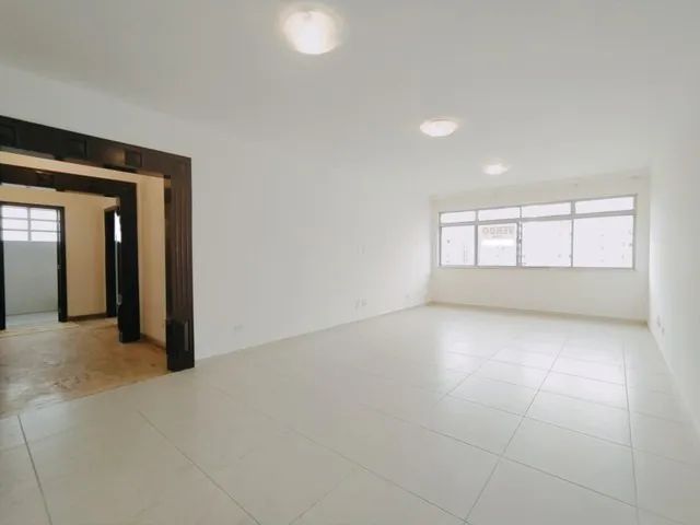 Apto Pompéia quadra da praia - Reformado - Vago - 2 vagas - Foto 2