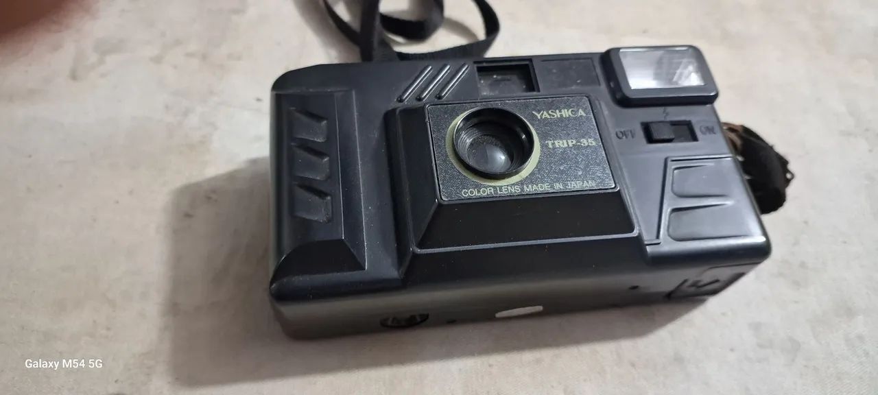 Câmera YASHICA TRIP-35 - Usada