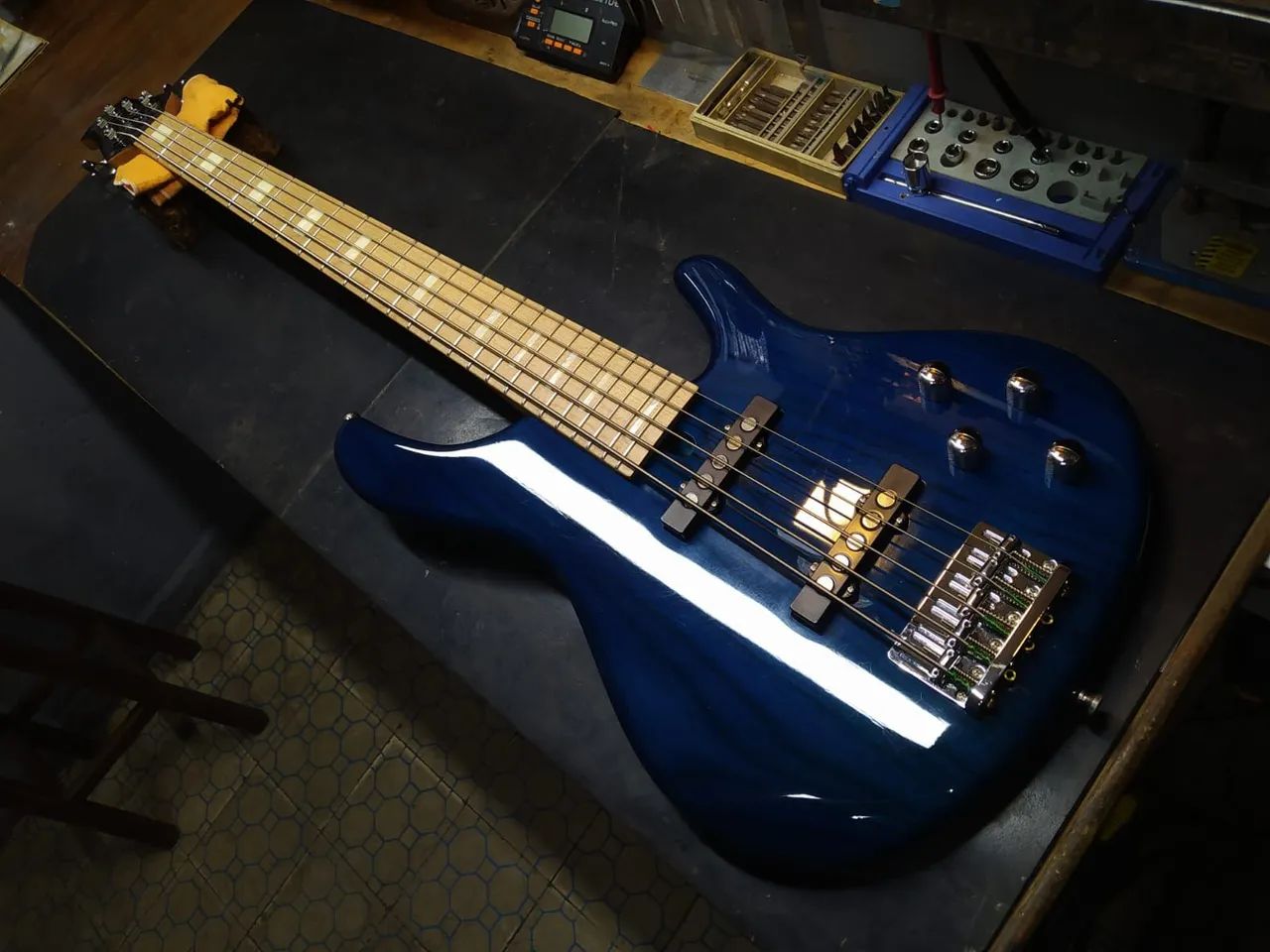 BAIXO TAGIMA MILLENIUM ARTHUR MAIA AM3 SIGNATURE 5 CORDAS.