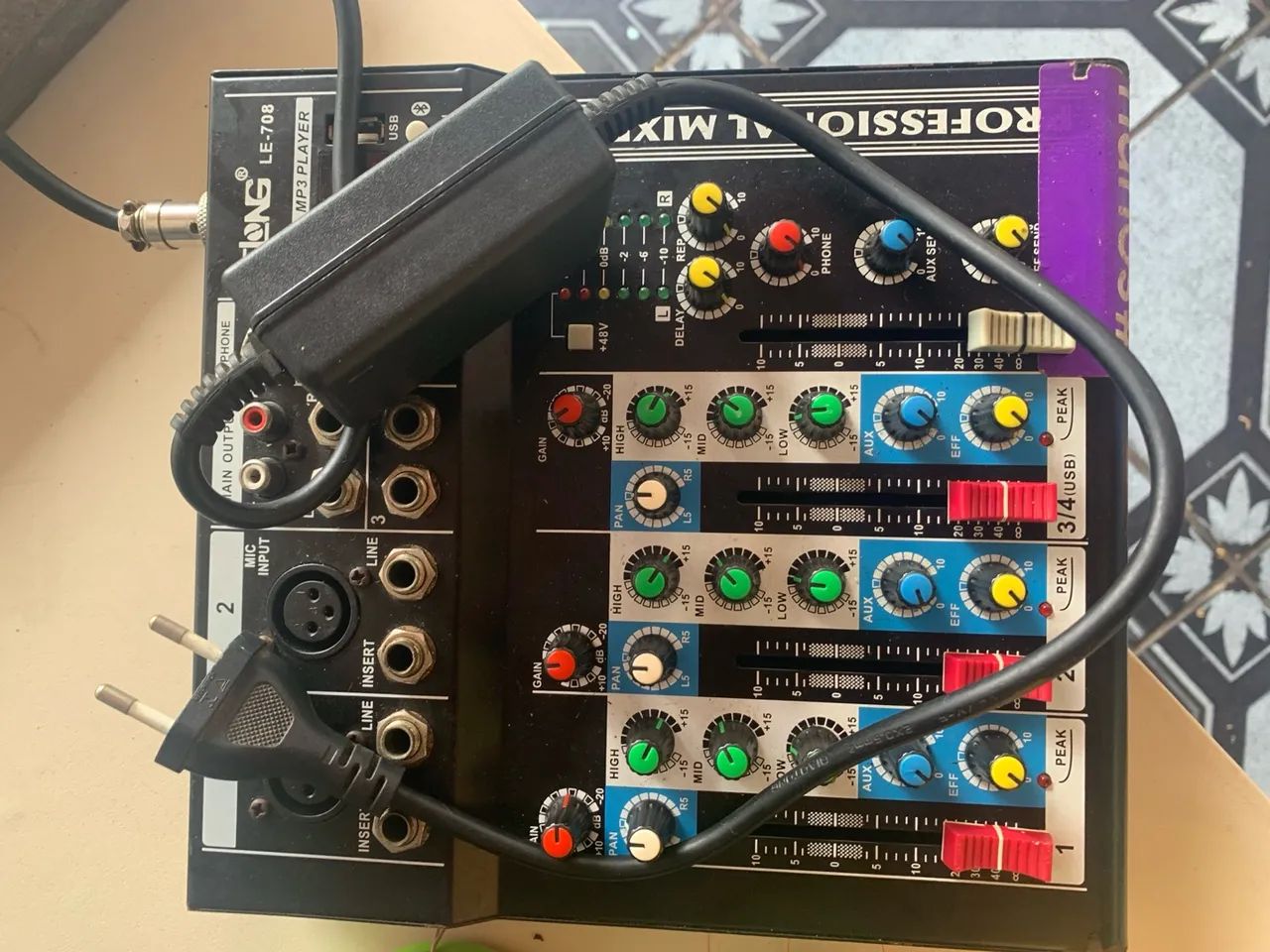 Mesa de Som 4 Canais Profissional - Ótimo estado! - Foto 2