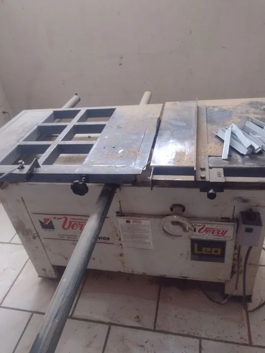 Esquadrejadeira verry 1800