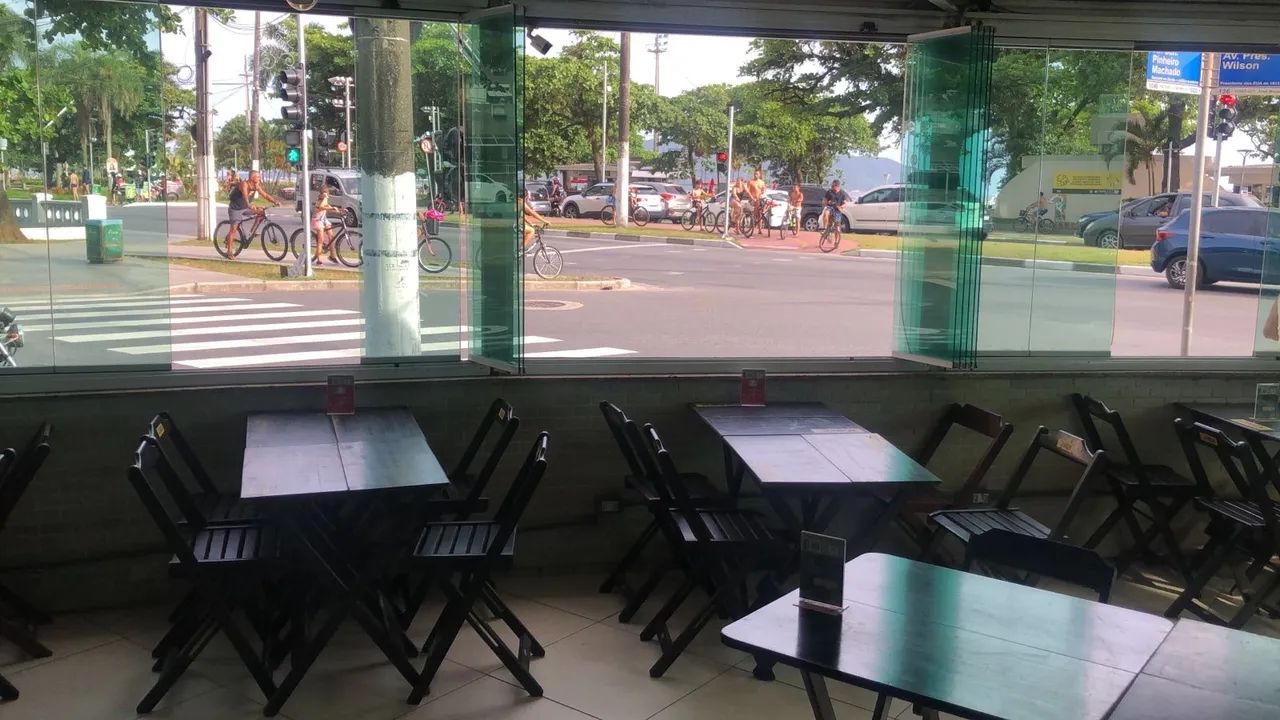 Ponto comercial com vista para a praia