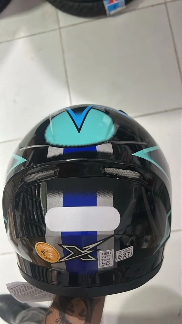 Capacete para moto com design moderno, novo. - Foto 2