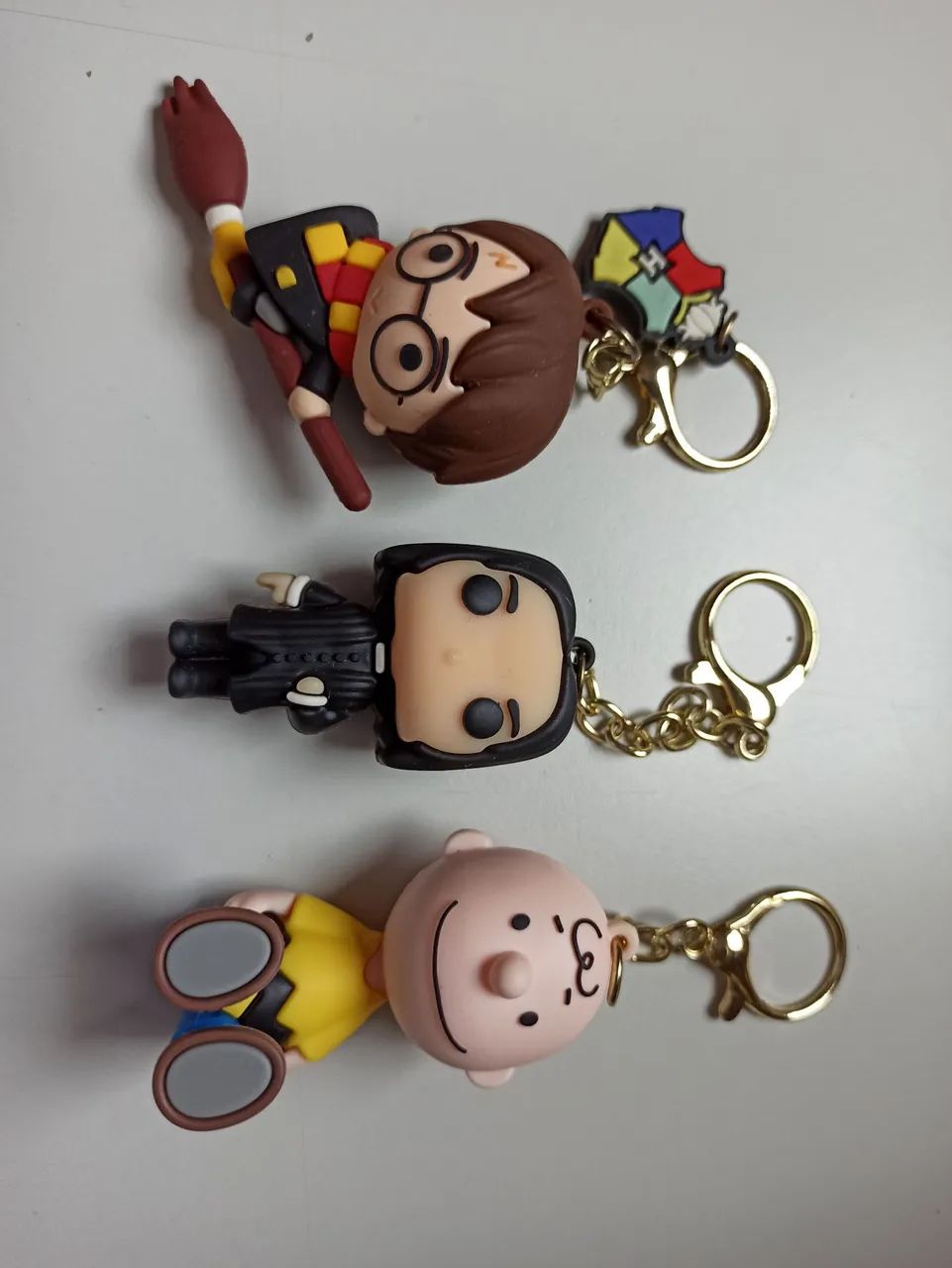 3 Chaveiros: 2 da linha Harry Potter e 1 do Peanuts