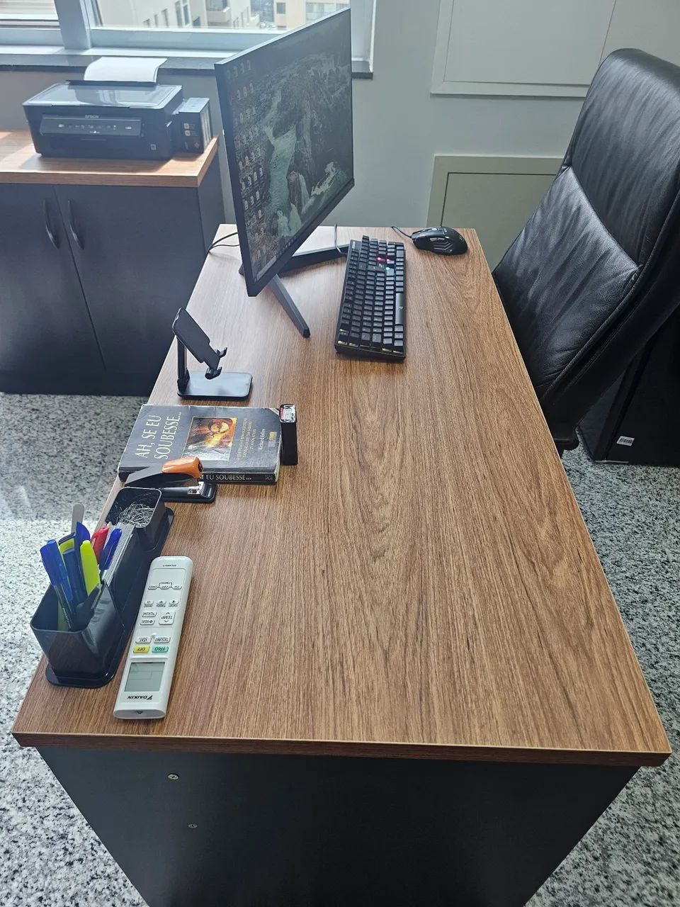 Mesa individual escritório c/ gaveteiro 