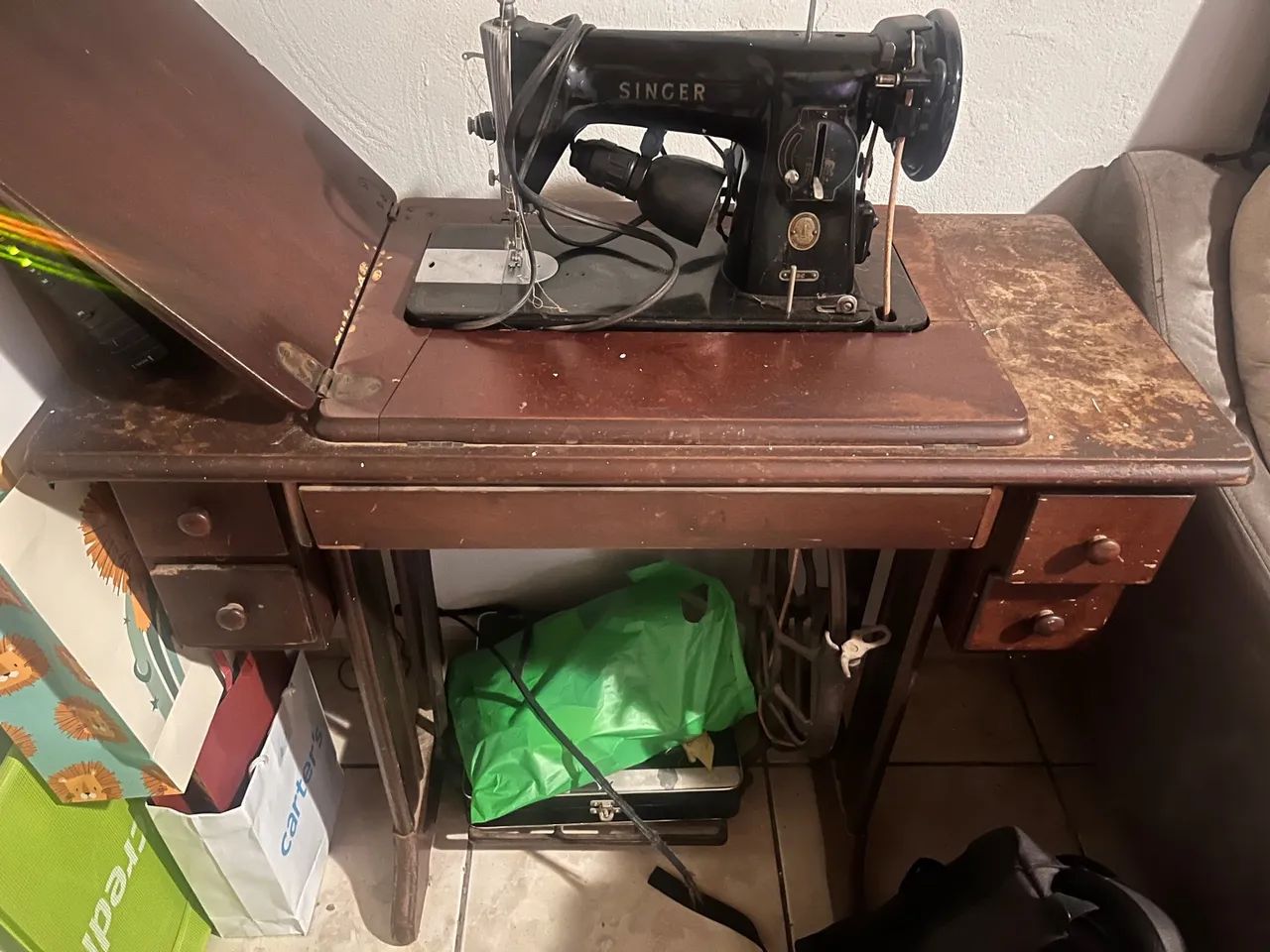 Máquina de Costura Singer Antiga de pedal - Foto 4