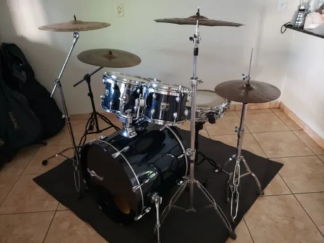 Bateria Gretsch, modelo Catalina Maple, Pratos 1 ride 20", 2 Crash 16" e 18", 2 splash 13"