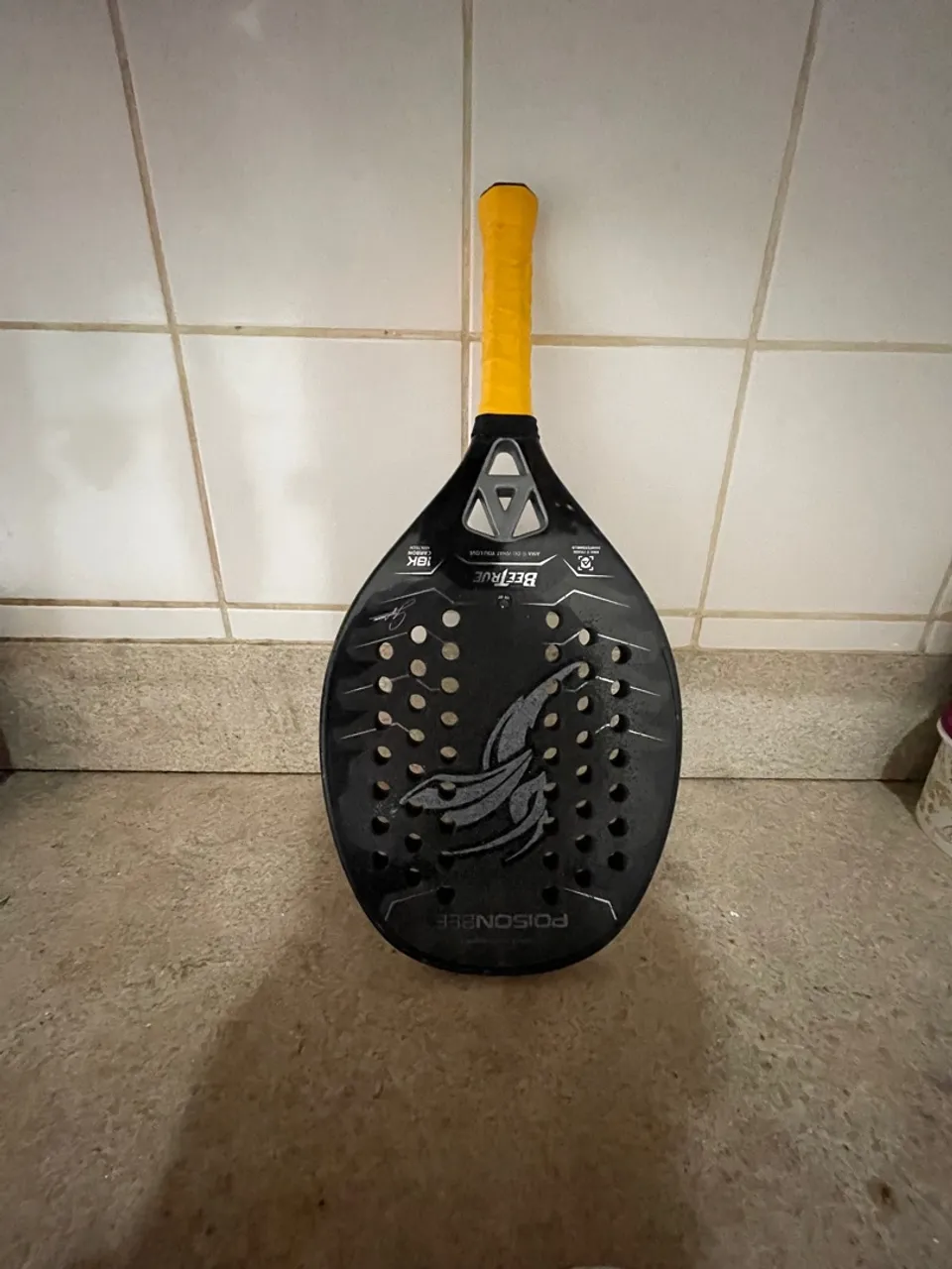 Raquete de Beach Tennis Poison Bee - BeeTrue