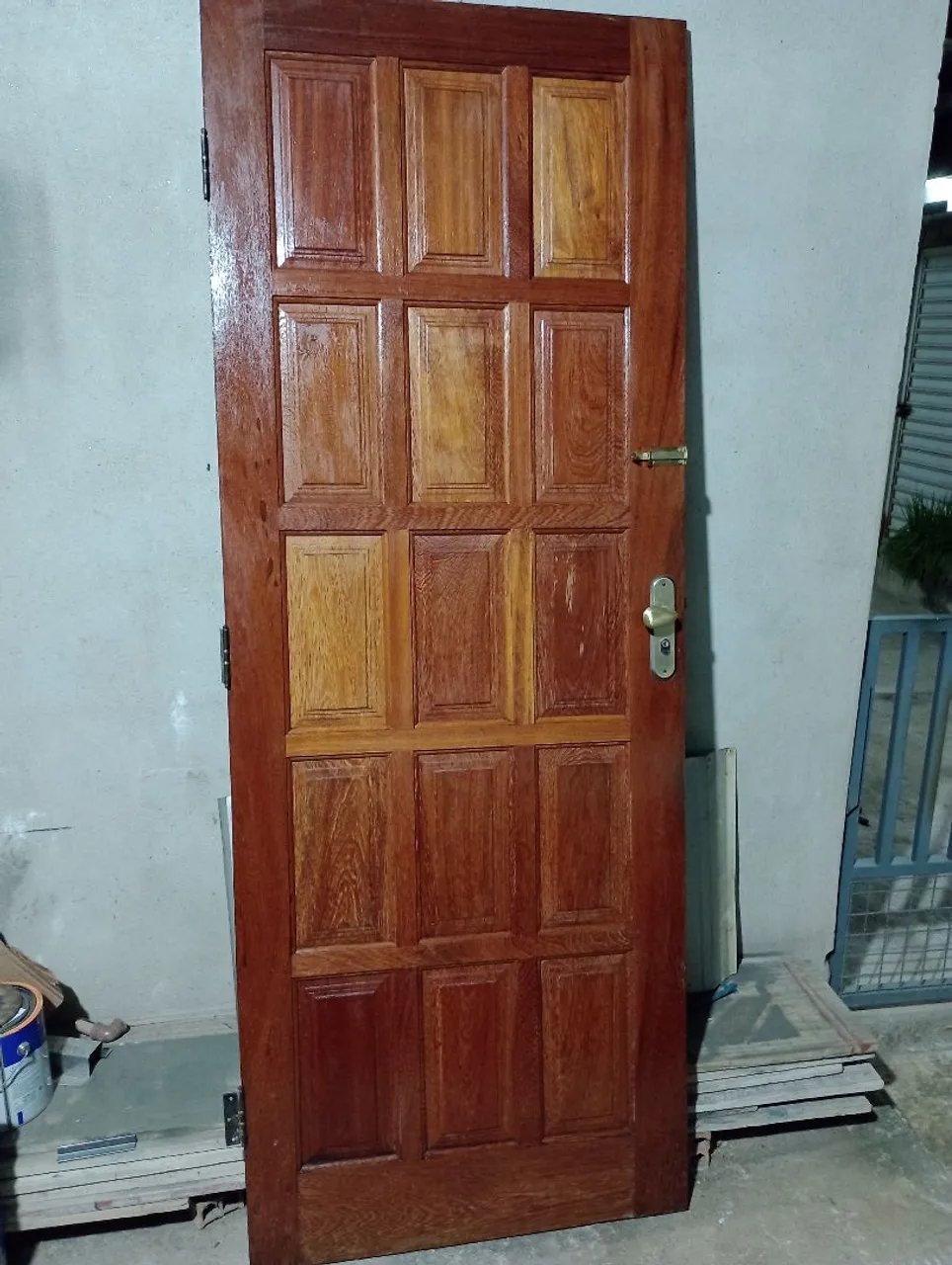 Porta de Madeira Maciça em Ótimo Estado