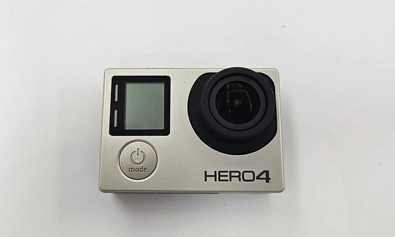 GoPro Hero 4 Silver Edition - com acessórios - Pouquíssimo uso