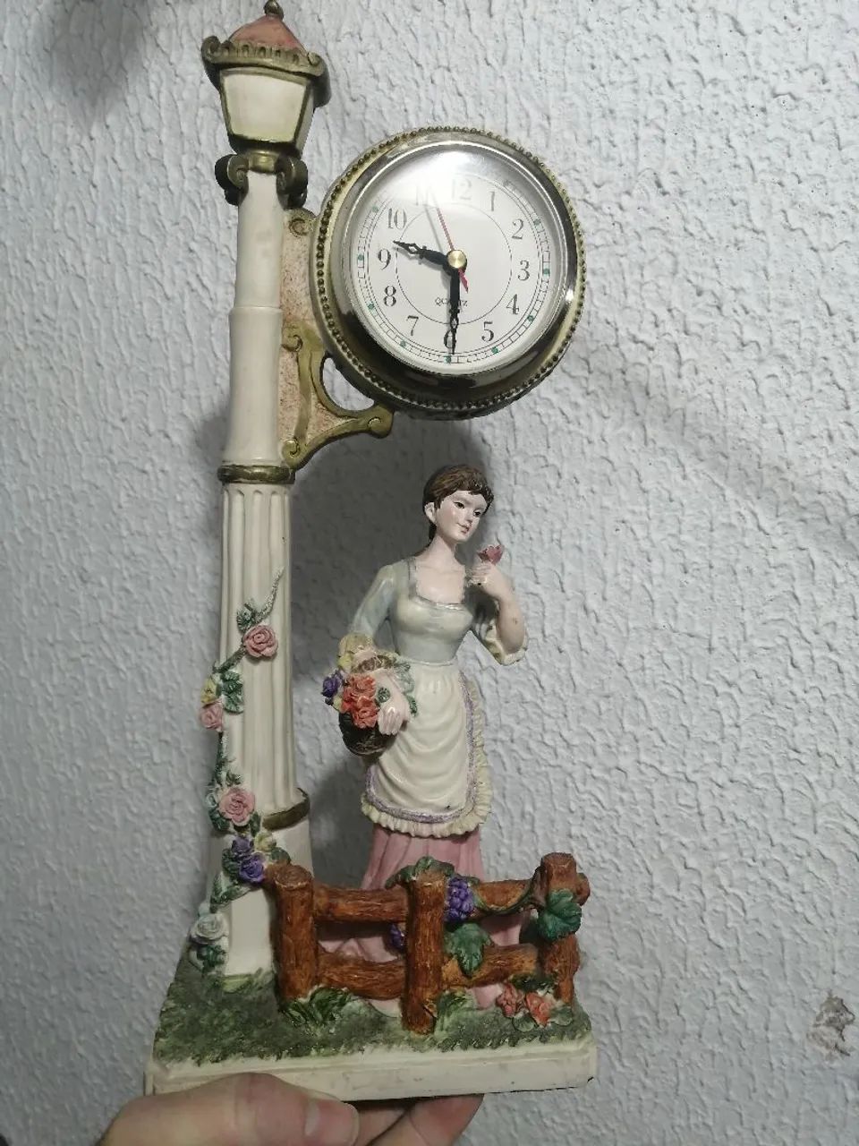 Relógio de Mesa Escultura Dama Vintage - Foto 3