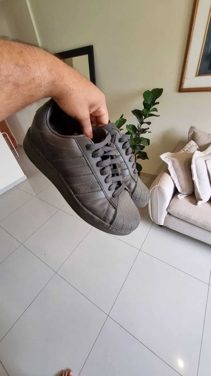 Tênis Adidas Superstar XL, cor rara.