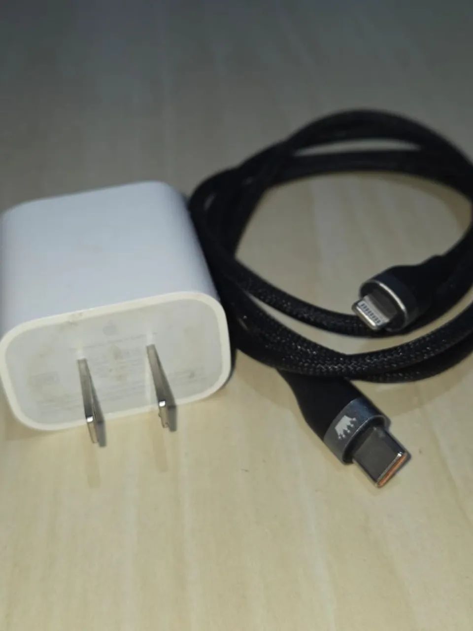 Carregador iPhone original 20W + cabo de marca secundária 27W - Foto 3