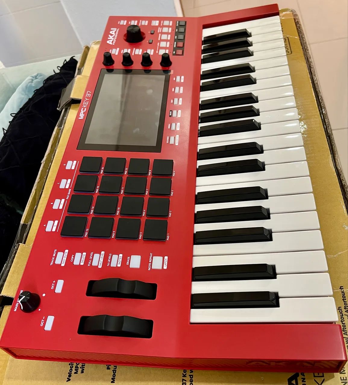 Akai MPC KEY 37 WORKSTATION- Nord Yamaha Roland Kurzweil Casio