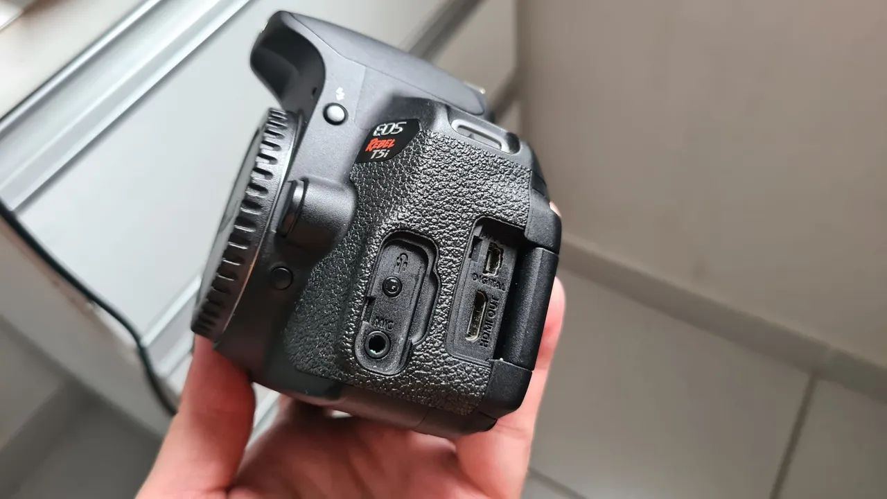 Canon EOS Rebel T5i DSLR Camera Body64303753667073121