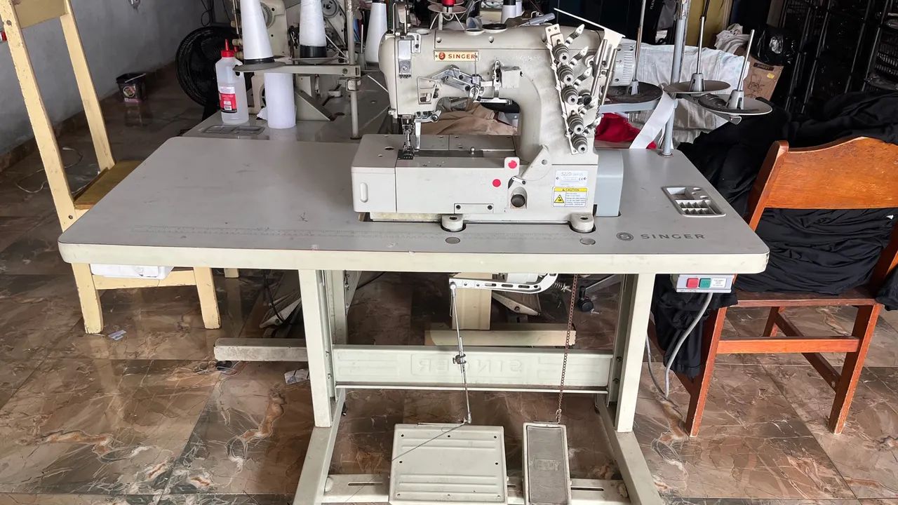 Máquina galoneira semi nova 