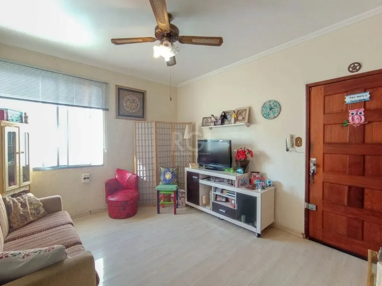 Apartamento com 02 dormitórios no bairro Cidade Baixa, cozinha, área de serviço, banheiro