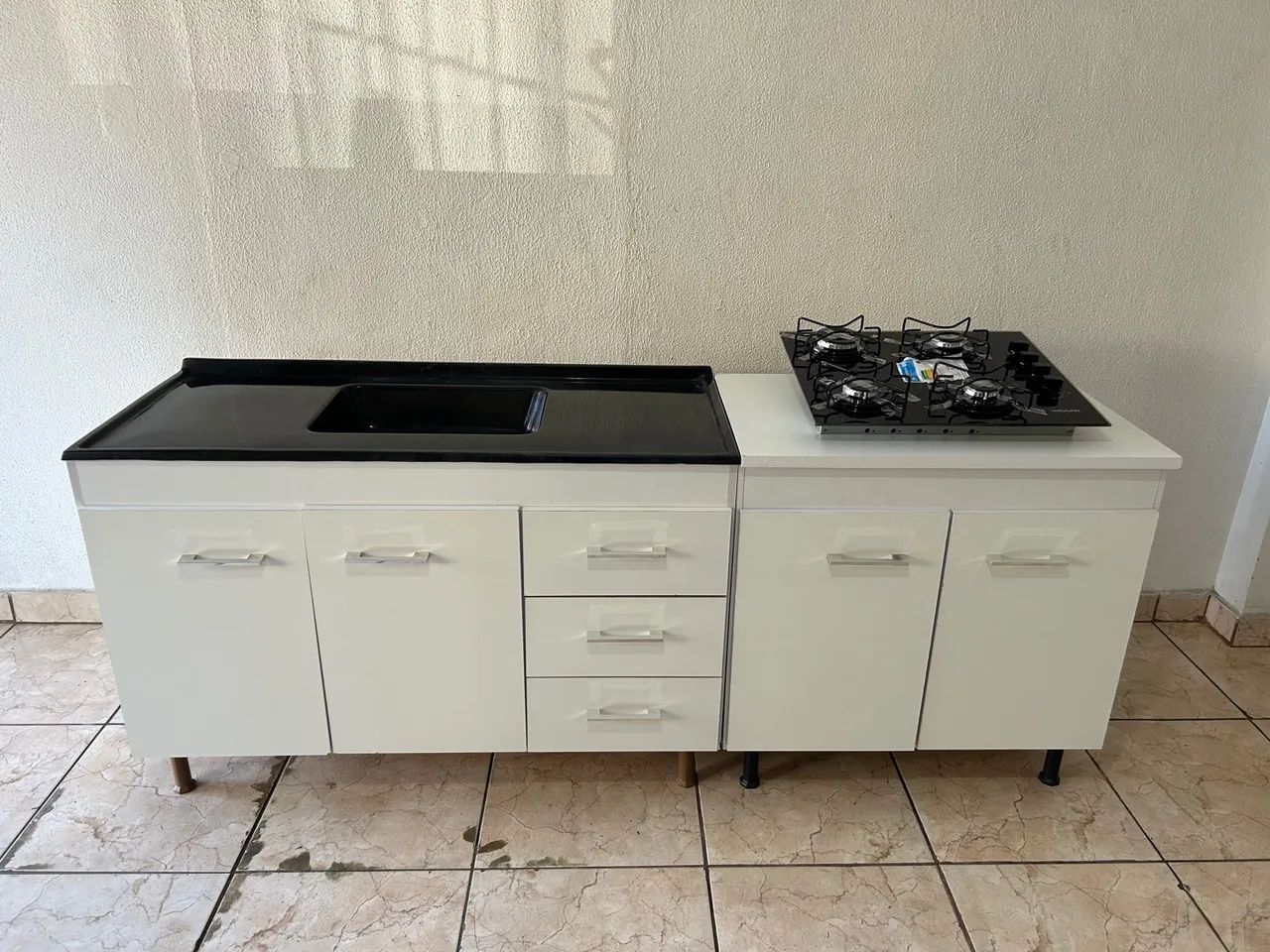 Cozinha Compacta com Pia e Cooktop
