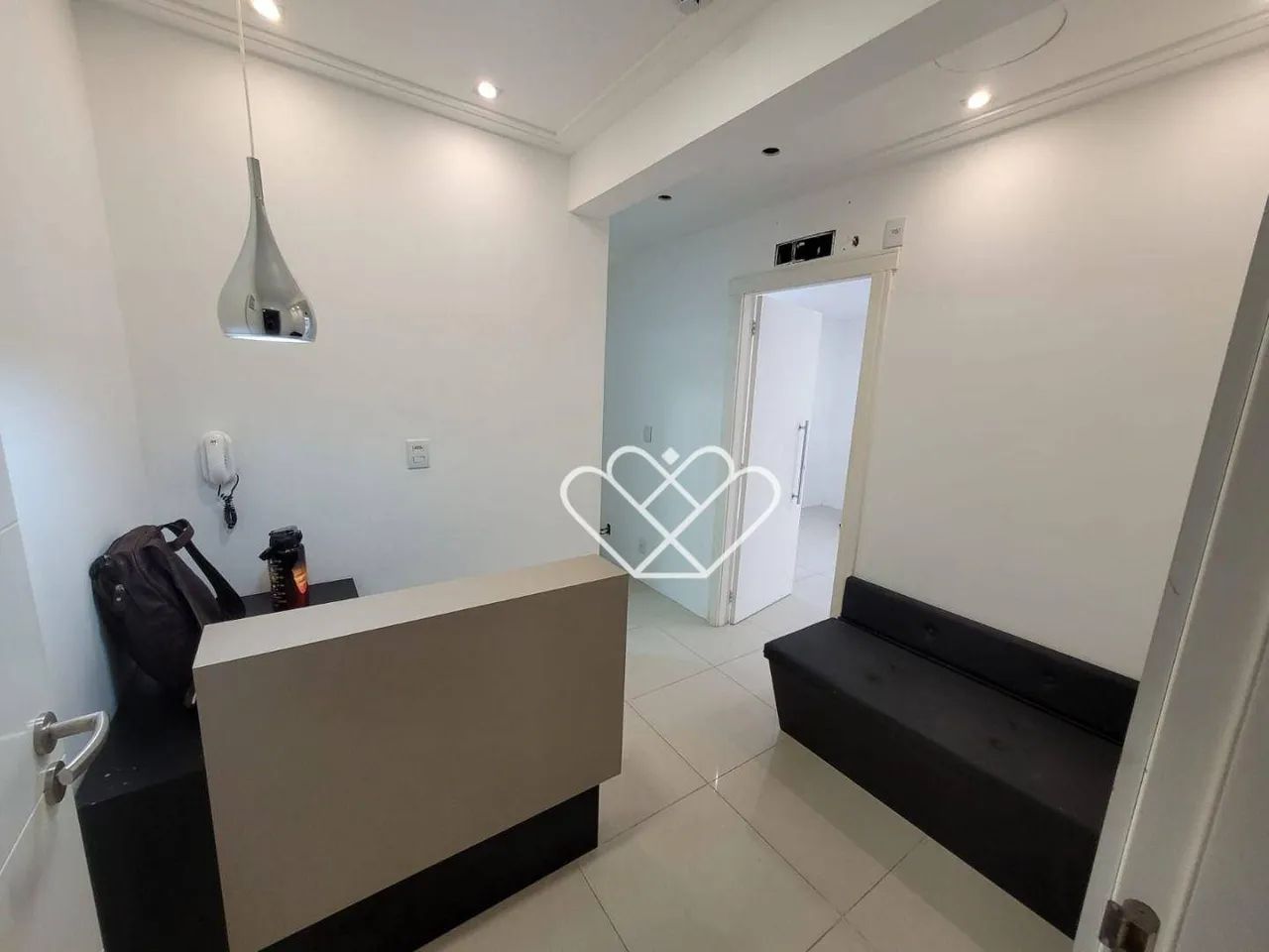 Sala Comercial de 28m² no Centro: Ideal para Seu Negócio com Facilidade e Praticidade - Foto 3