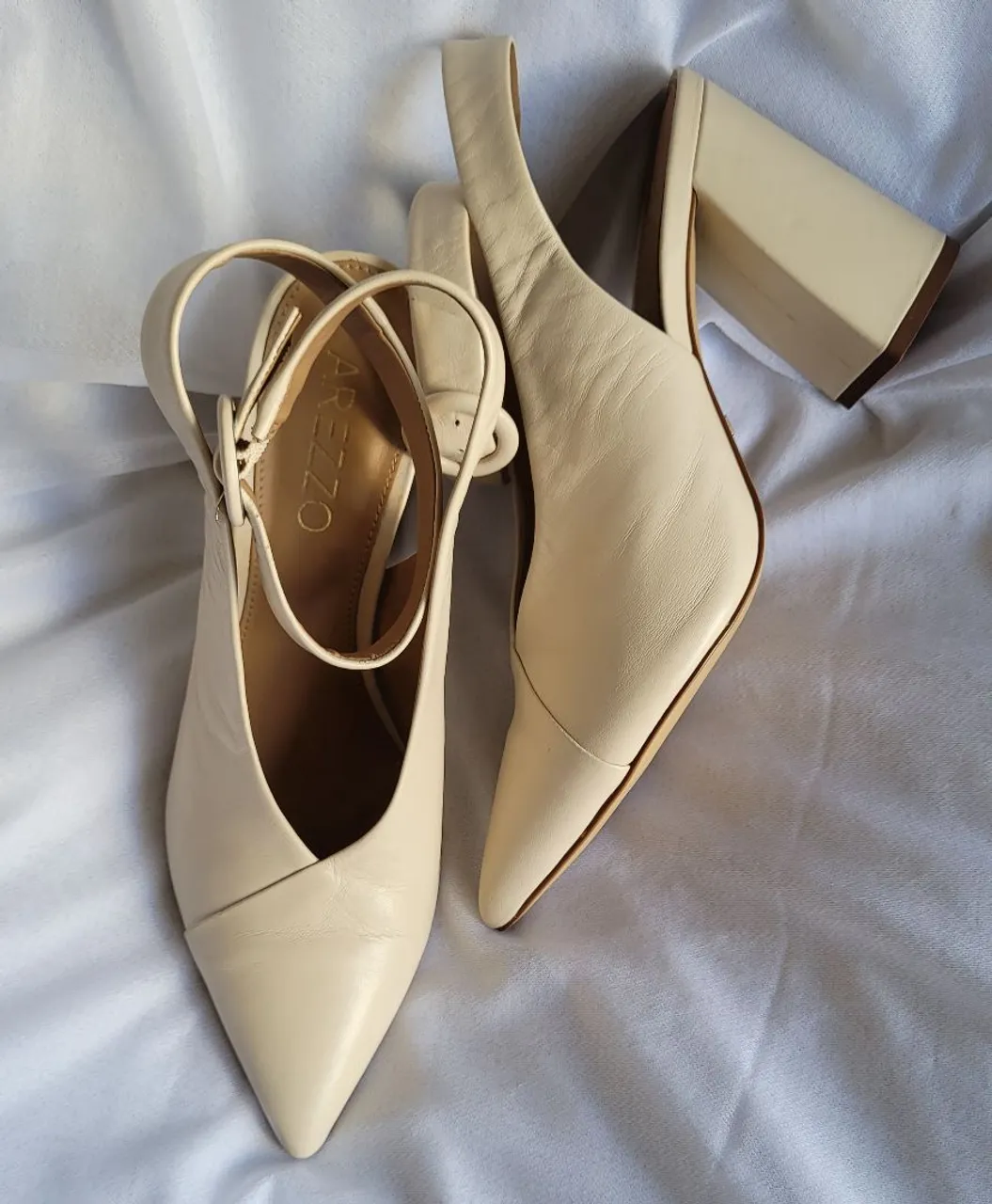 Arezzo - Scarpin off white salto bloco
