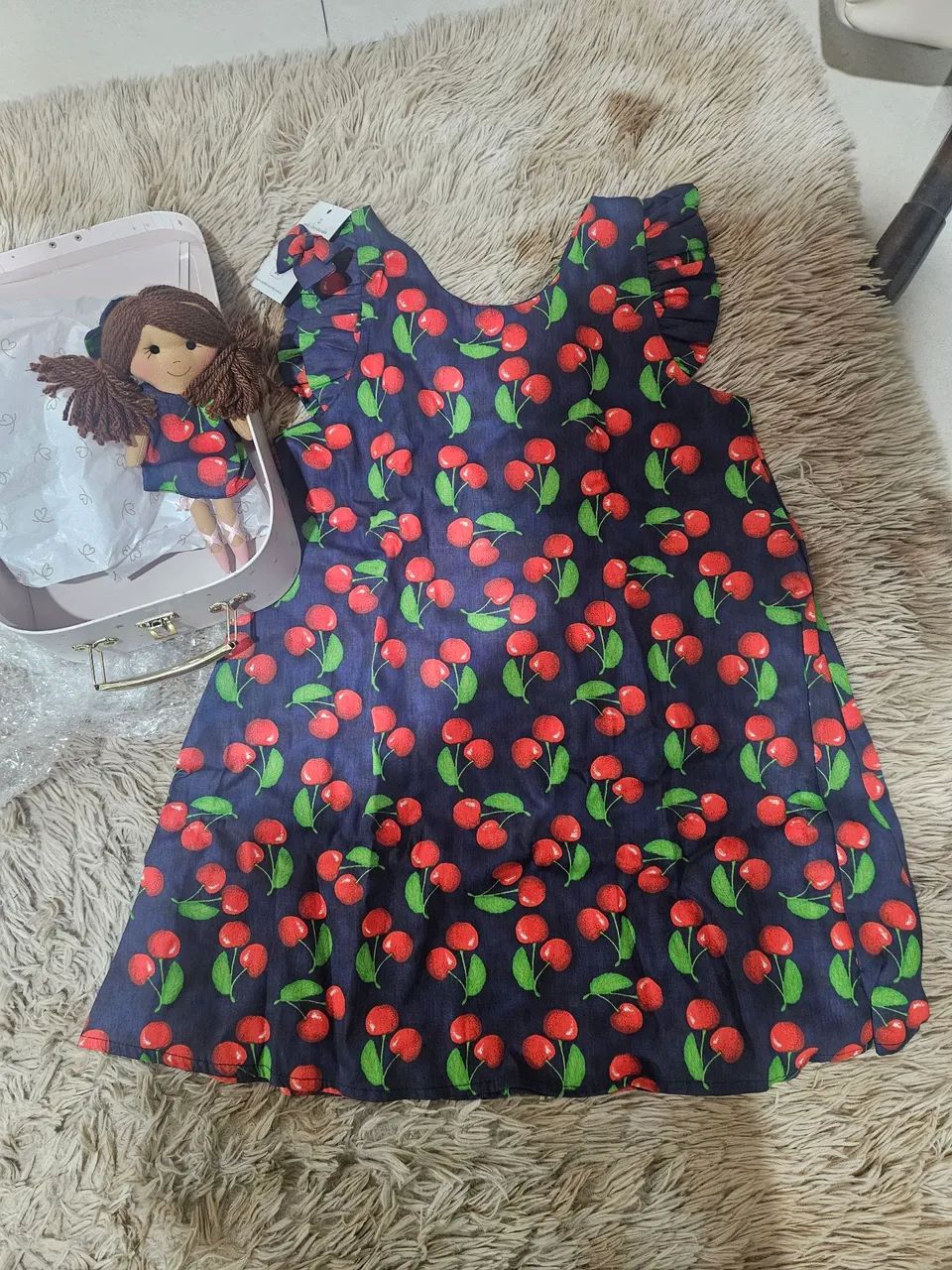 Vestido Infantil com boneca Estampado de Cerejas