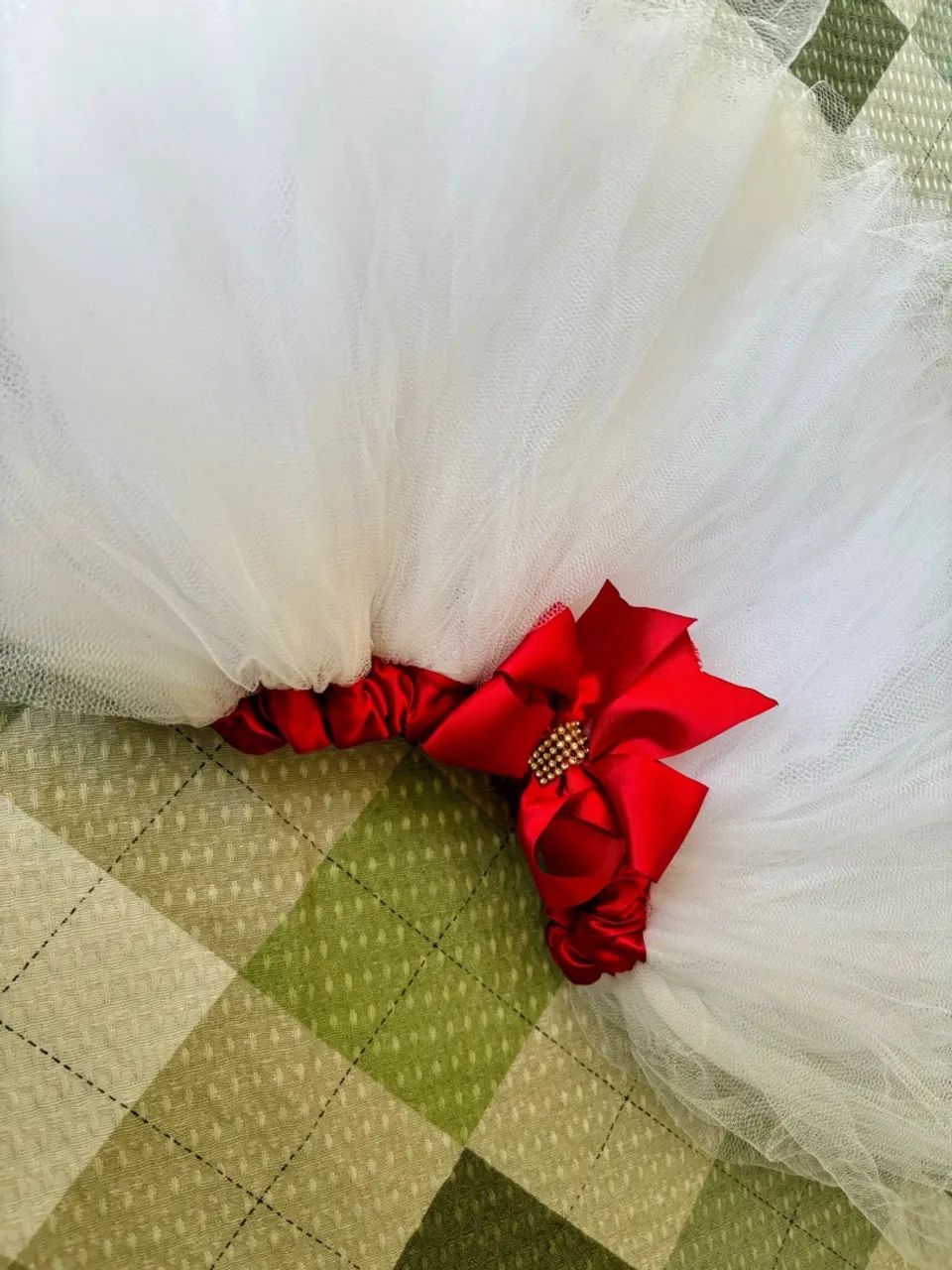 Saia de tule branca com laço vermelho - Foto 3